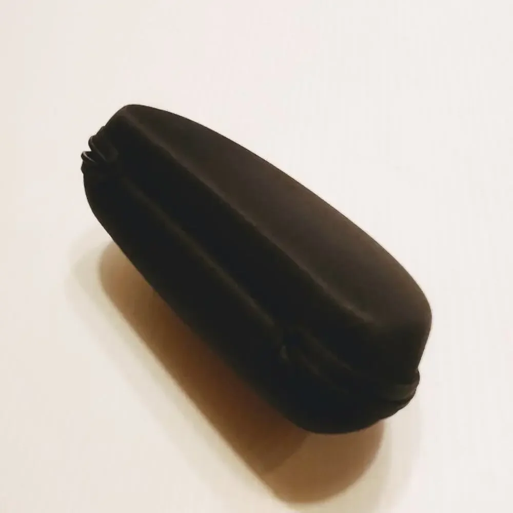 Polaroid semisoft clamshell sunglasses eyeglasses case.